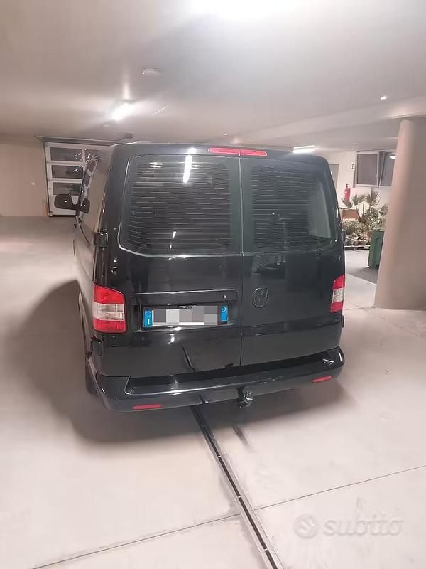 Usata VW Caravelle 140 CV (102 kW) 2010 Nero Furgone