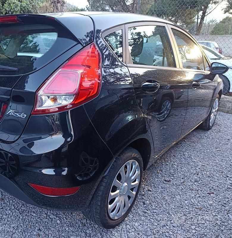 Usata Ford Fiesta 75 CV (55 kW) 2016 Nero Berlina