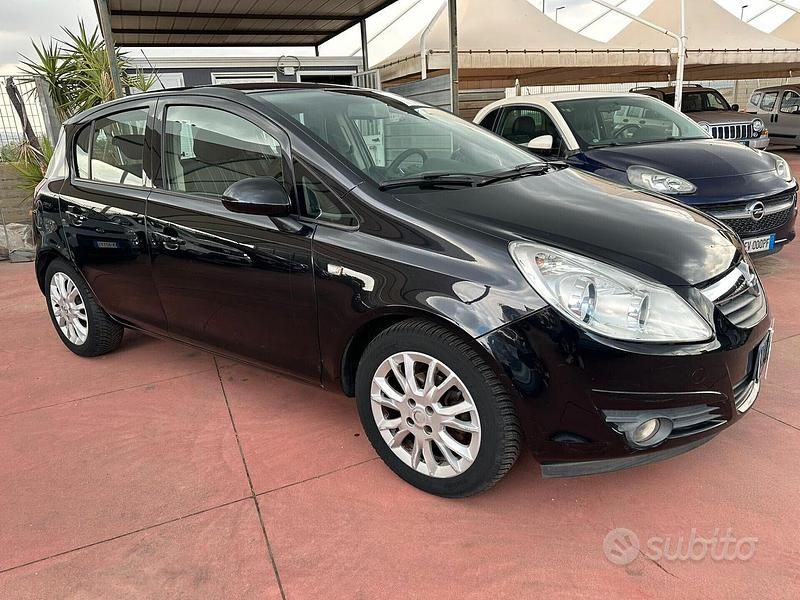Usata Opel Corsa 74 CV (54 kW) 2010 Nero Utilitaria