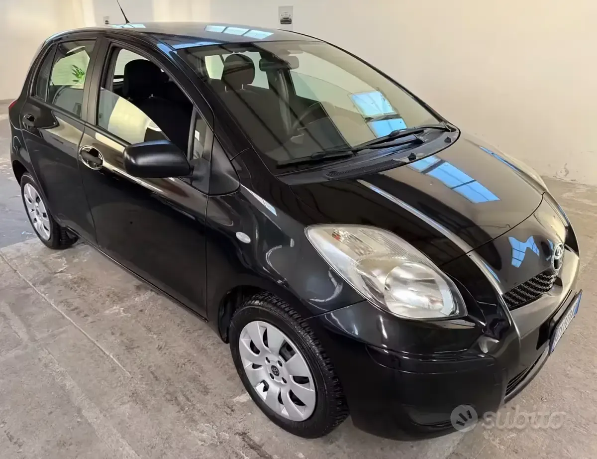 Usata Toyota Yaris 69 CV (50 kW) 2009 Nero Utilitaria