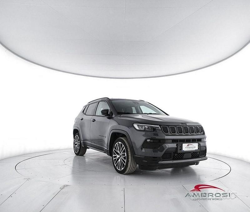 Occasion Jeep Compass Summit 130 ch (95 kW) 2025 Gris SUV