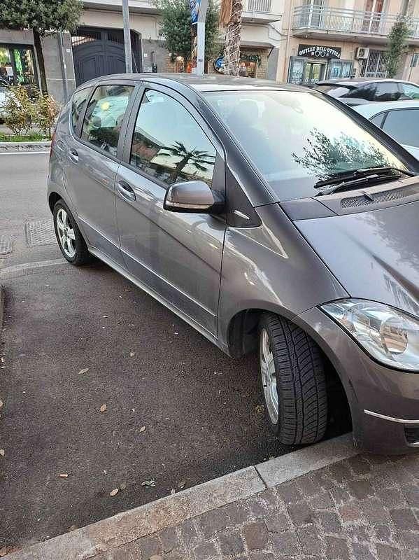 Usata Mercedes A180 Avantgarde Edition 109 CV (80 kW) 2012 Grigio Utilitaria