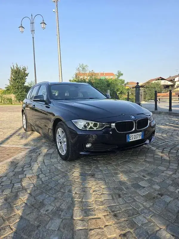 Usata BMW 318 Luxury Line 143 CV (105 kW) 2014 Blu/azzurro Station wagon