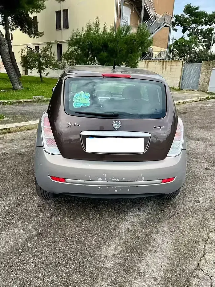 Begagnad Lancia Ypsilon 75 HK (55 kW) 2010 Brun Halvkombi