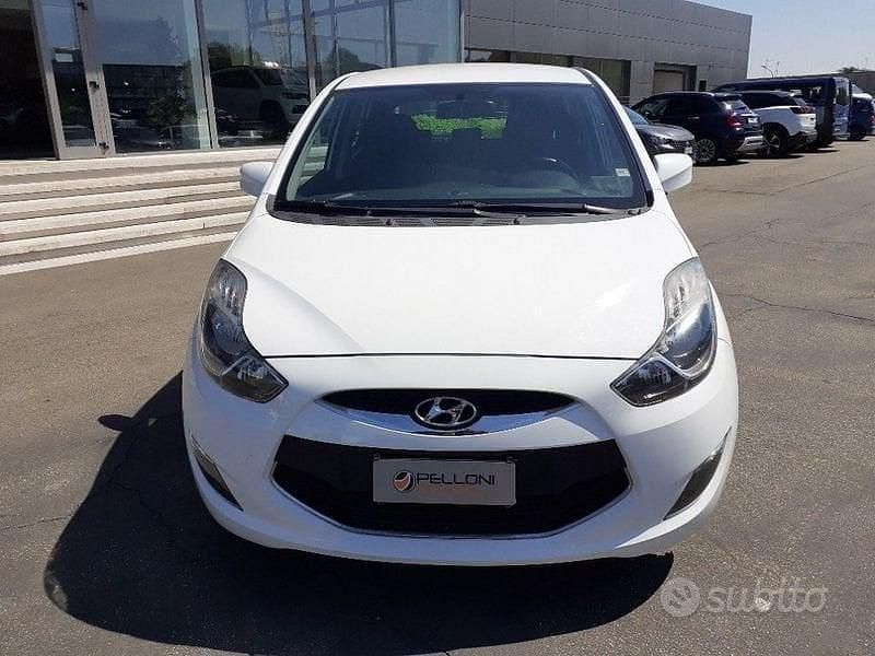 Usata Hyundai ix20 Comfort 90 CV (66 kW) 2015 Bianco / pastello Utilitaria