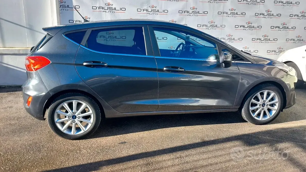 Usata Ford Fiesta Titanium 86 CV (63 kW) 2018 Grigio Berlina