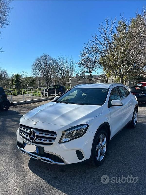 Usata Mercedes GLA200 136 CV (100 kW) 2019 Bianco SUV