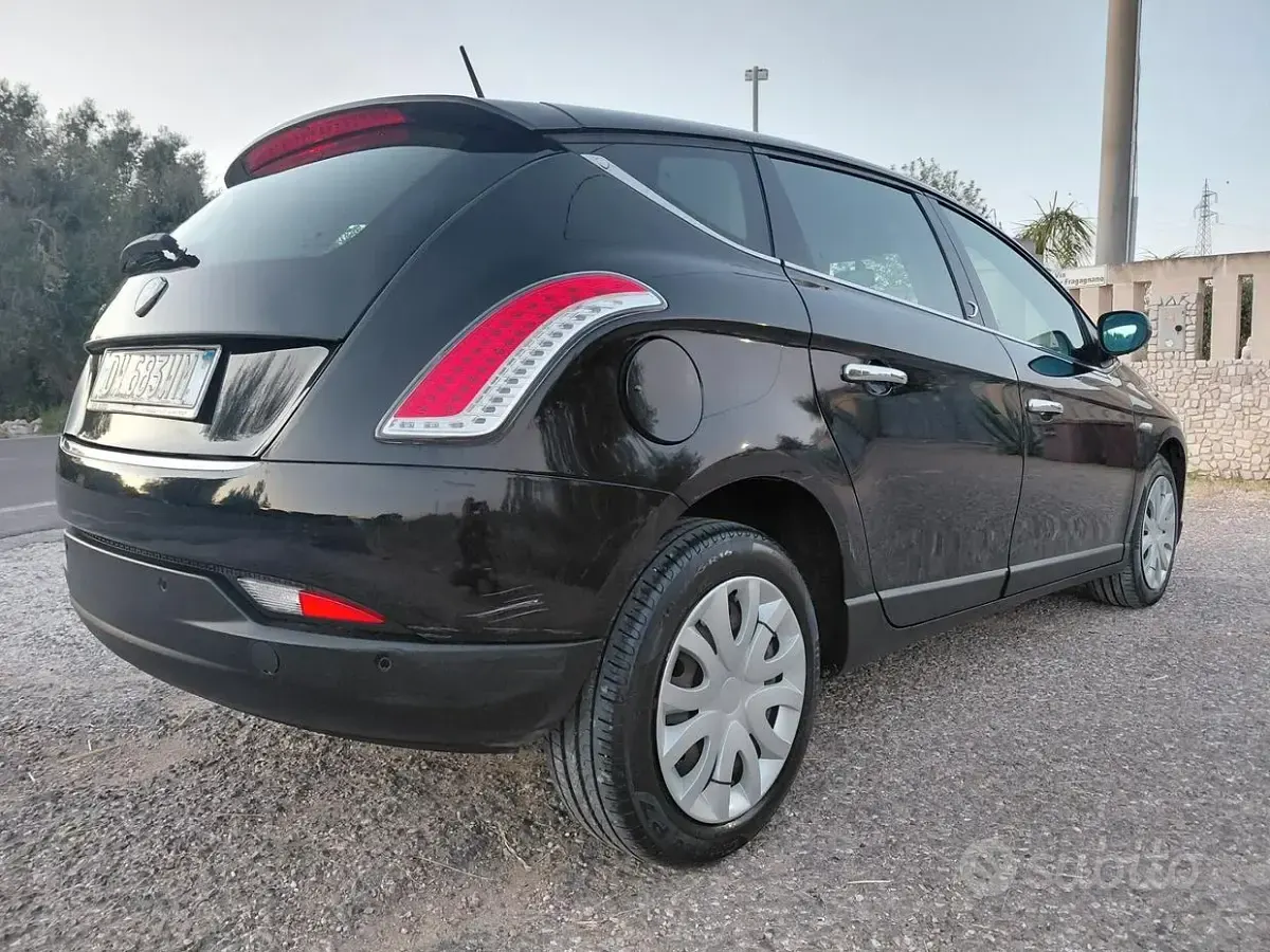Usata Lancia Delta Gold 120 CV (88 kW) 2011 Nero Utilitaria