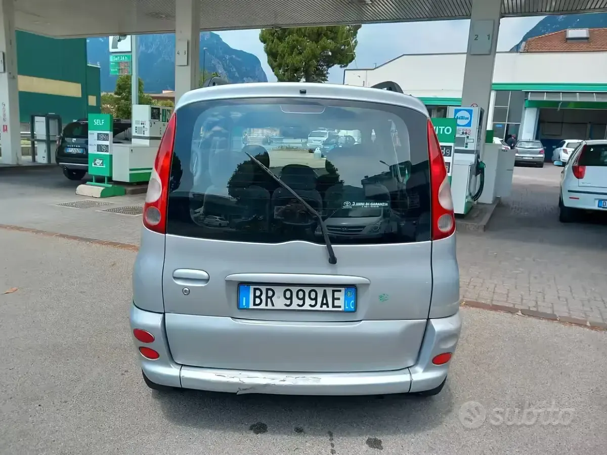 Usata Toyota Yaris Verso Sol 86 CV (63 kW) 2001 Grigio Monovolume