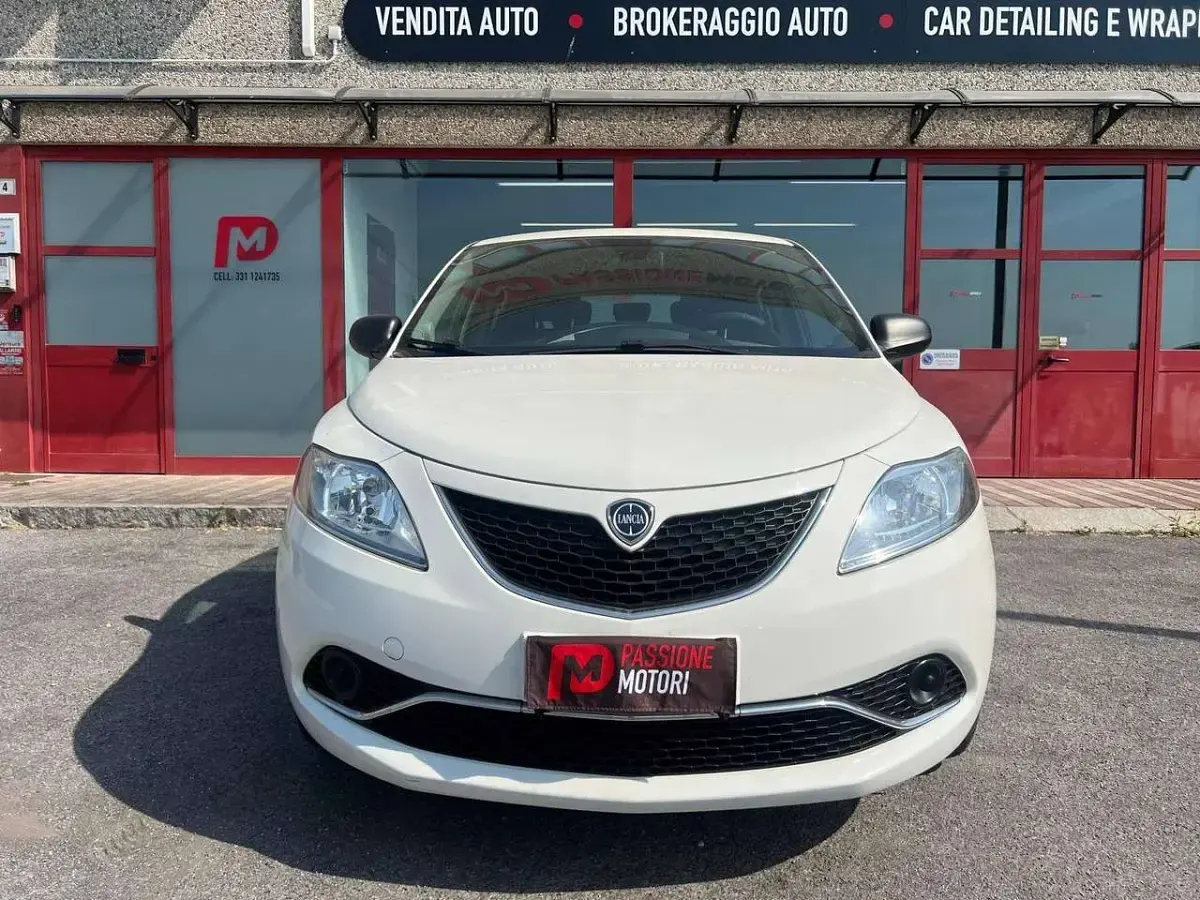 Usata Lancia Ypsilon Gold 69 CV (50 kW) 2017 Bianco Utilitaria