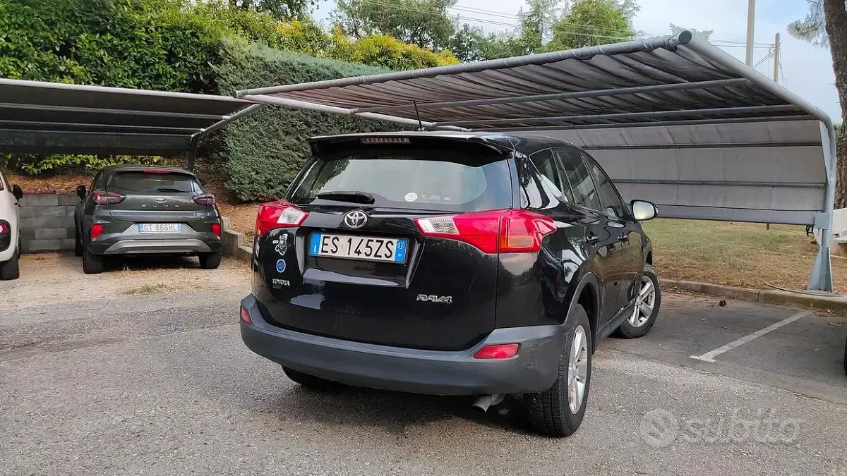 Usata Toyota RAV4 124 CV (91 kW) 2013 Nero SUV