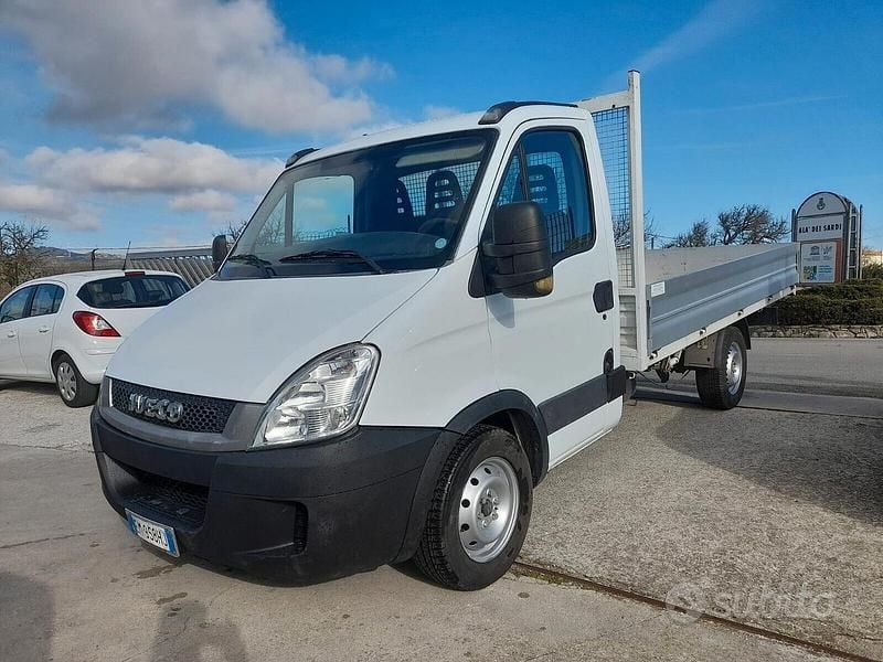 Usata Iveco Daily 106 CV (77 kW) 2011 Bianco SUV