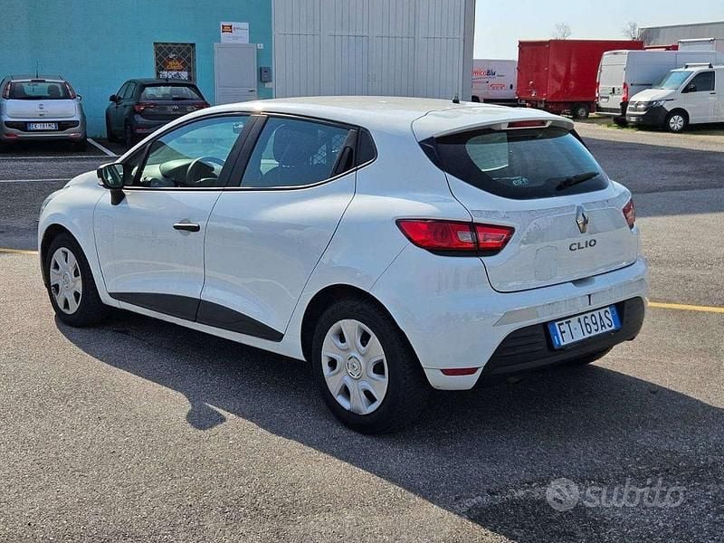 Usado Renault Clio IV 75 CV (55 kW) 2018 Blanco Van
