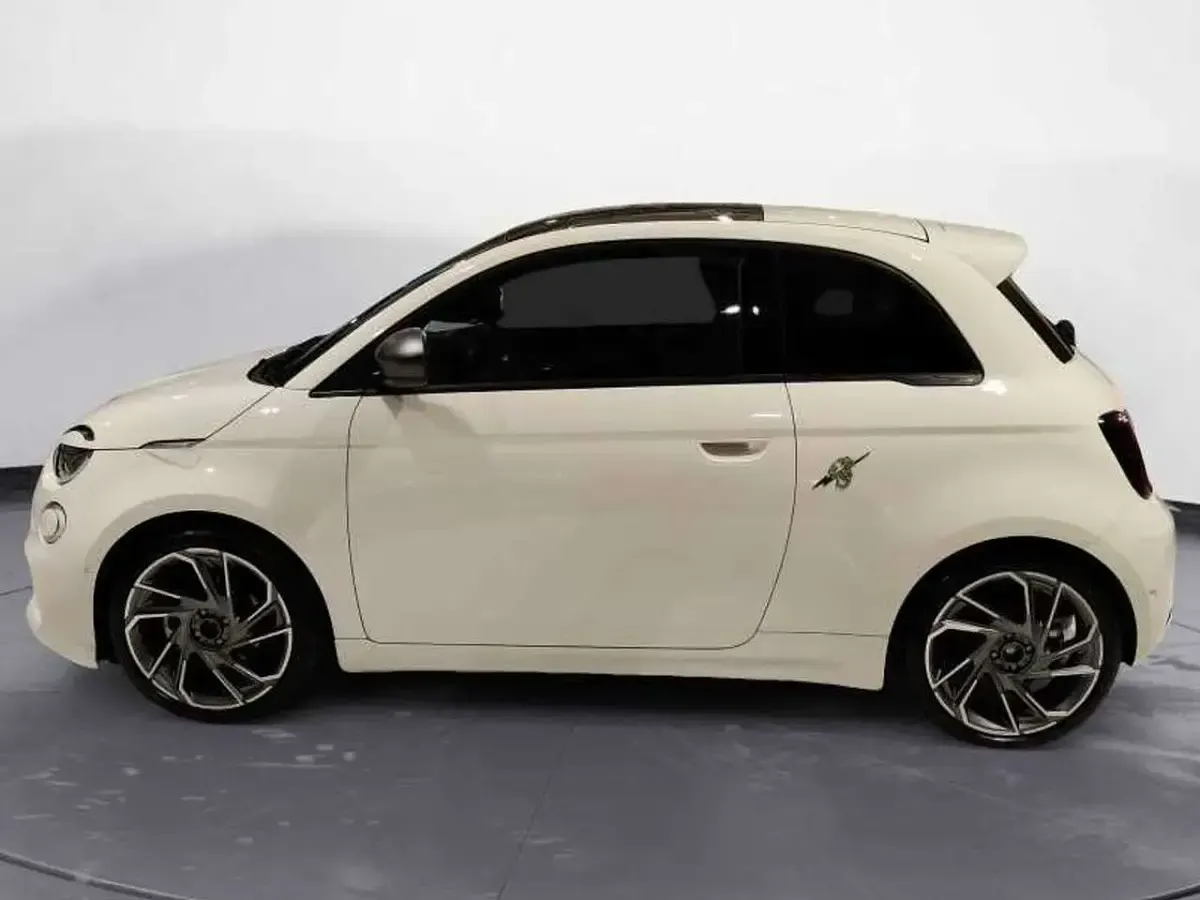 Nuova Abarth 500e 47 kW (64 CV) 2025 Bianco gara Utilitaria