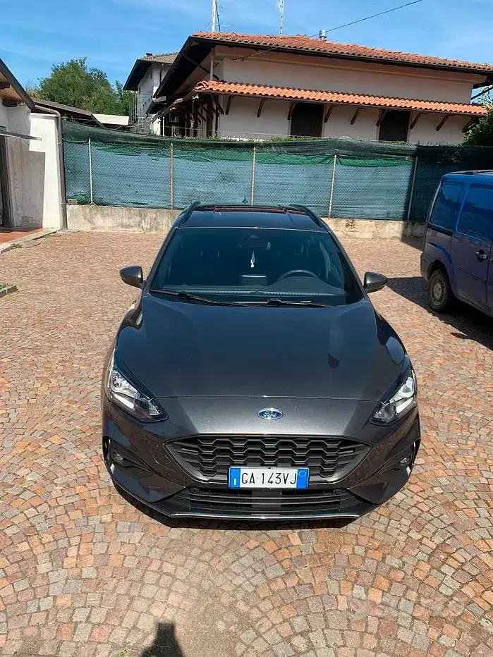 Begagnad Ford Focus ST-Line 125 HK (91 kW) 2020 Grå Kombi