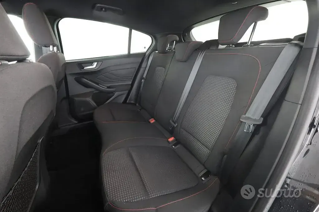 Usata Ford Focus 120 CV (88 kW) 2022 Nero Berlina