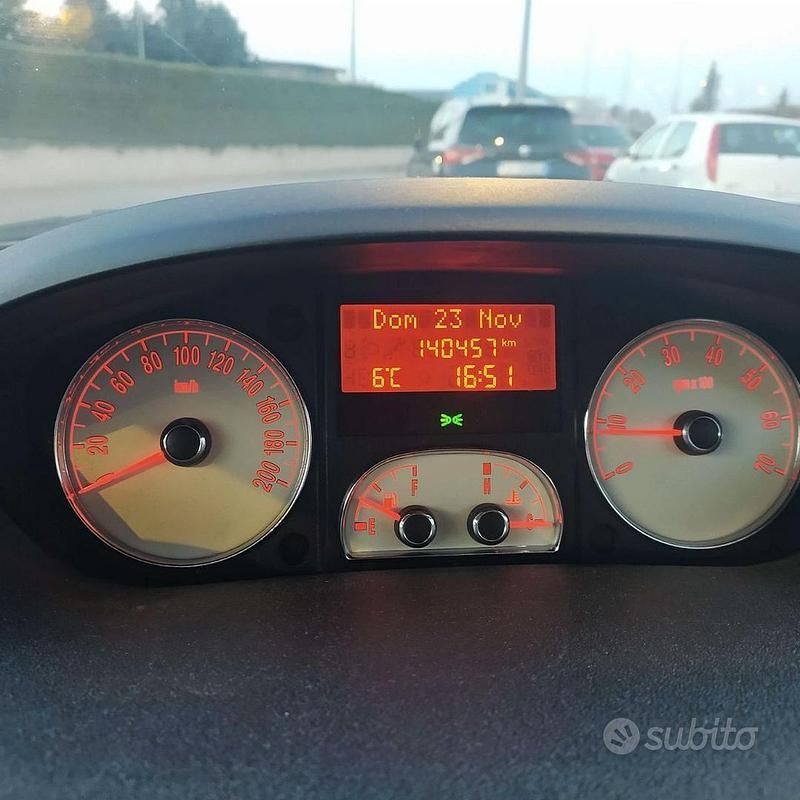 Usata Lancia Musa 95 CV (69 kW) 2005 Oro Monovolume