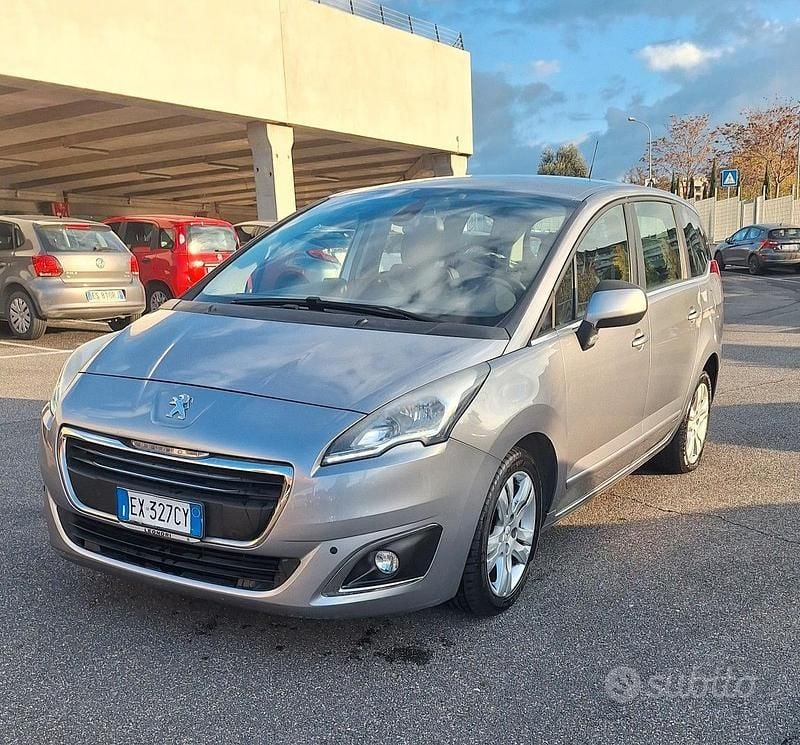 Grigio Usata 2014 Peugeot 5008 Monovolume | 5500 € (Super prezzo) - Immagine 1/4