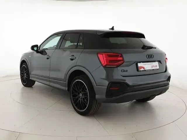 Usata Audi Q2 Ambiente 150 CV (110 kW) 2023 Grigio daytona perlato SUV