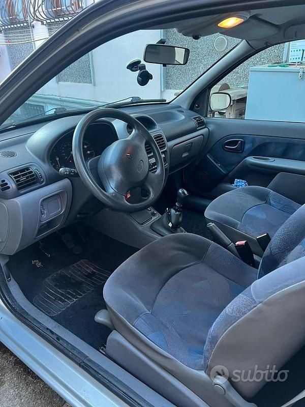 Usata Renault Clio II 75 CV (55 kW) 1999 Berlina