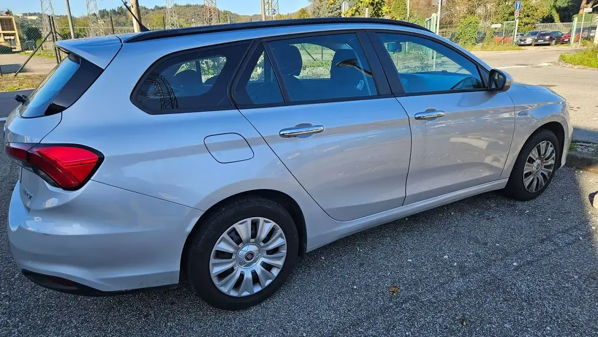Usata Fiat Tipo Easy 95 CV (69 kW) 2017 Argento Station wagon