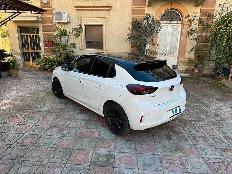 Usata Opel Corsa Design & Tech 75 CV (55 kW) 2022 Bianco Utilitaria