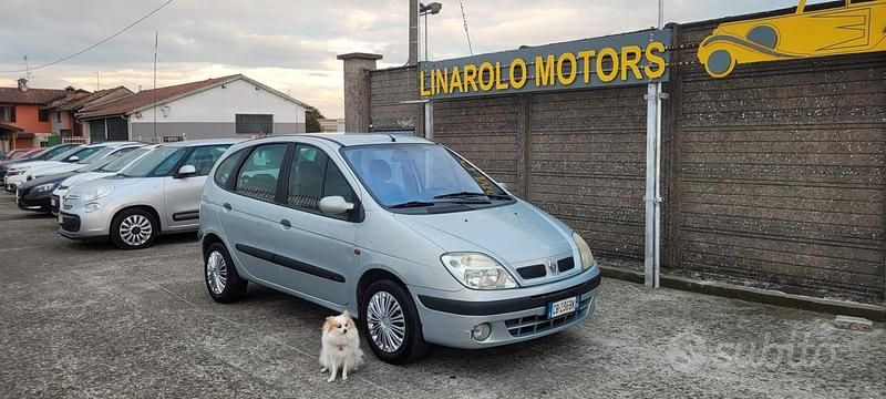 Grigio Usata 2002 Renault Mégane II Tre volumi | 1499 € (Buon prezzo) - Immagine 1/4