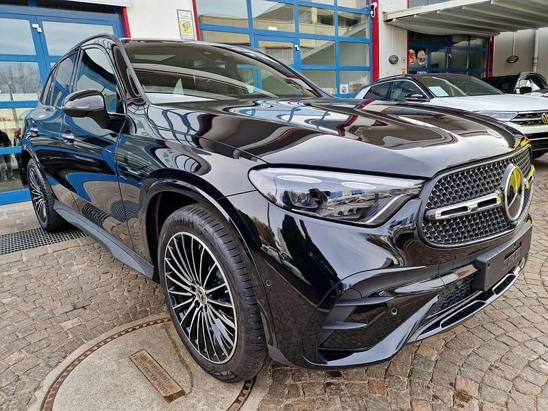 Usata Mercedes GLC220 AMG 197 CV (144 kW) 2023 Schwarz  unilack SUV