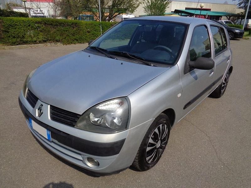 Usata Renault Clio II 75 CV (55 kW) 2005 Argento metallizzato Berlina