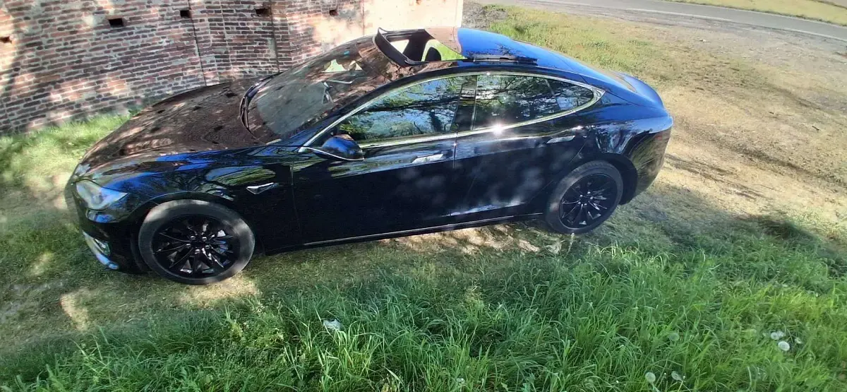 Usata Tesla Model S 244 kW (332 CV) 2018 Argento Utilitaria