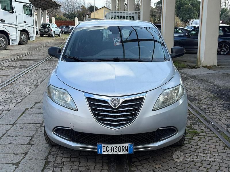 Usata Lancia Ypsilon Gold 69 CV (50 kW) 2011 Grigio Utilitaria