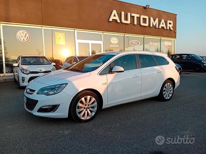 Bianco Usata 2016 Opel Astra Cosmo Station wagon | 4900 € (Buon prezzo) - Immagine 1/4