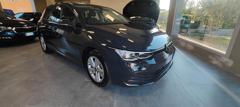 Usata VW Golf VIII Life 130 CV (95 kW) 2021 Grigio Berlina