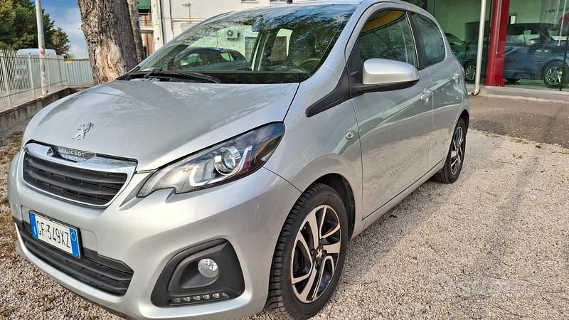Usata Peugeot 108 Allure 72 CV (52 kW) 2021 Grigio Berlina