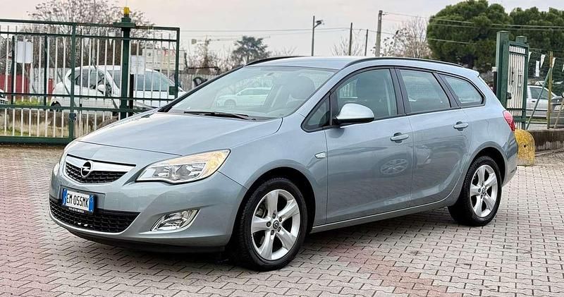 Usata Opel Astra 110 CV (80 kW) 2012 Grigio Station wagon