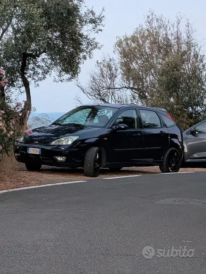 Usata Ford Focus 116 CV (85 kW) 2004 Blu Utilitaria
