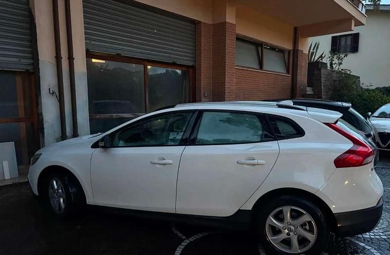 Usata Volvo V40 CC Business Edition 120 CV (88 kW) 2018 Bianco Station wagon