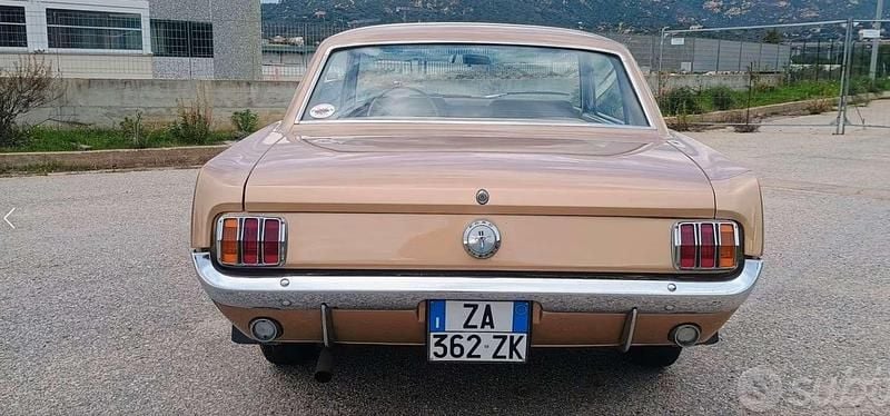 Usata Ford Mustang 250 CV (183 kW) 1966 Oro Berlina