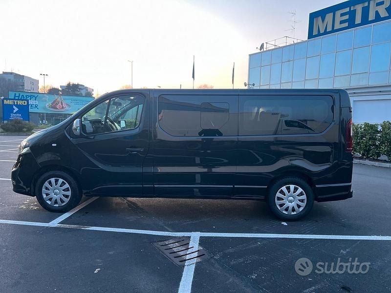 Usata Opel Vivaro 120 CV (88 kW) 2018 Nero Monovolume