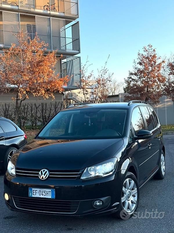 Nero Usata 2011 VW Touran Monovolume | 6500 € (Buon prezzo) - Immagine 1/4