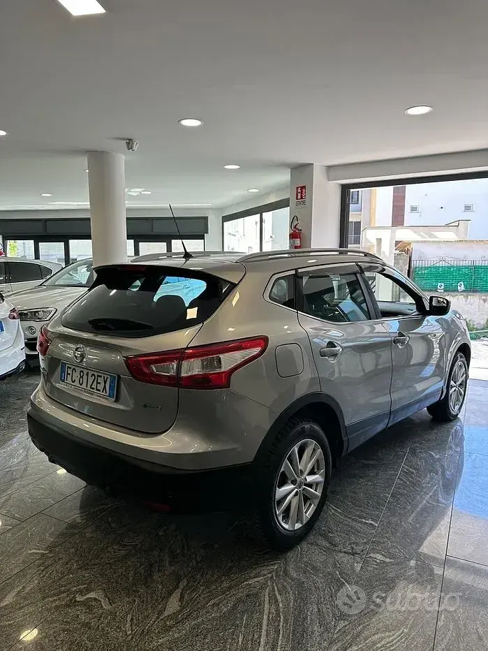 Usata Nissan Qashqai Acenta 110 CV (80 kW) 2016 Grigio SUV