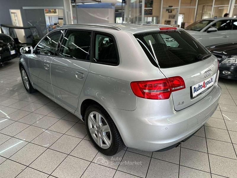 Usata Audi A3 Attraction 105 CV (77 kW) 2012 Argento Utilitaria