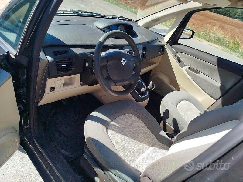 Usata Lancia Musa 95 CV (69 kW) 2005 Nero Monovolume