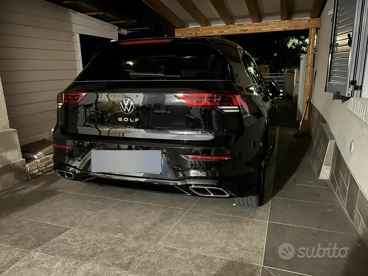 Usata VW Golf VIII R-line 150 CV (110 kW) 2022 Nero Berlina