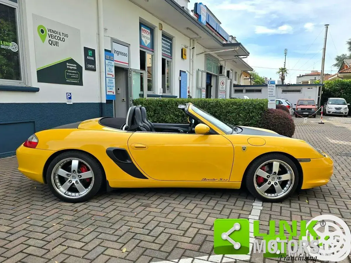 Usata Porsche 986 Boxster 260 CV (191 kW) 2003 Giallo Cabrio