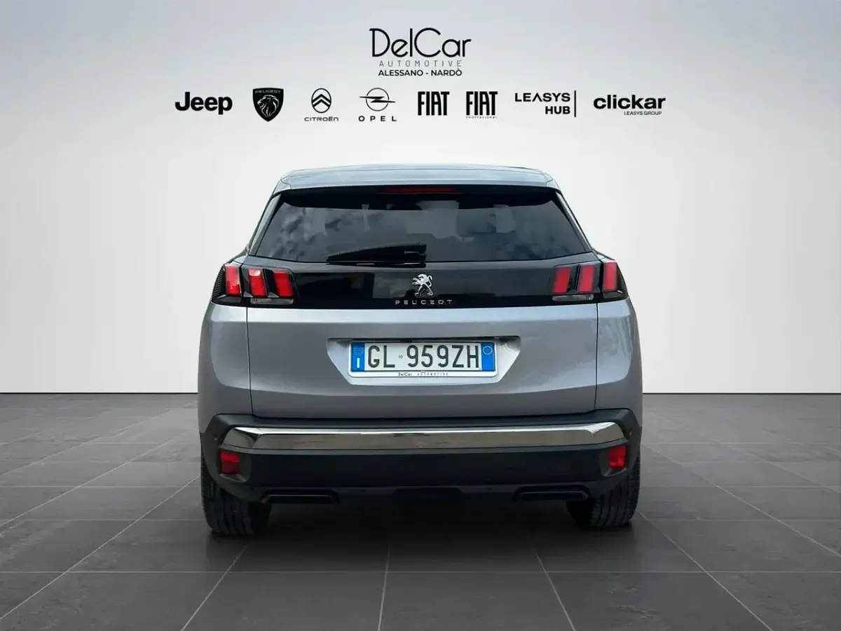 Usata Peugeot 3008 Allure 131 CV (96 kW) 2022 Argento SUV