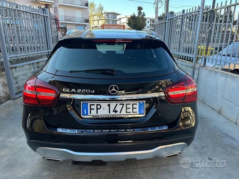 Usata Mercedes GLA220 170 CV (125 kW) 2018 Nero SUV