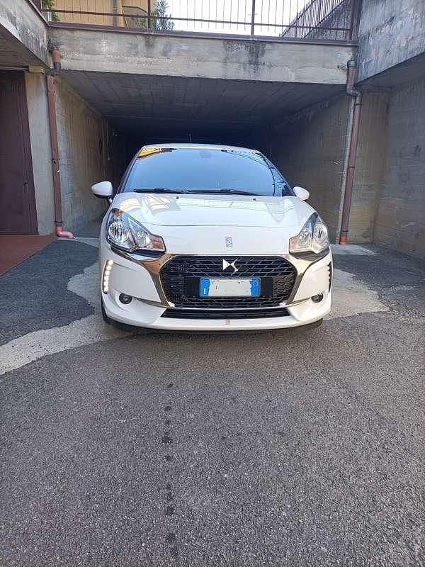 Usata DS Automobiles DS3 So Chic 75 CV (55 kW) 2016 Bianco Berlina