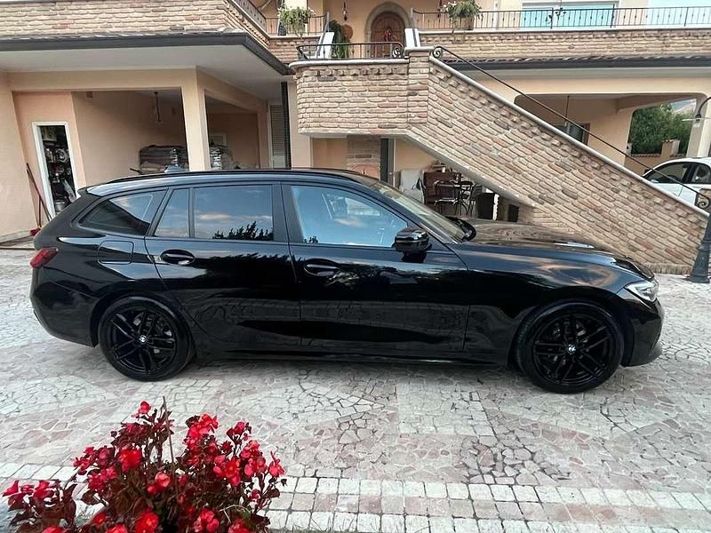 Usata BMW 318 150 CV (110 kW) 2022 Nero Station wagon