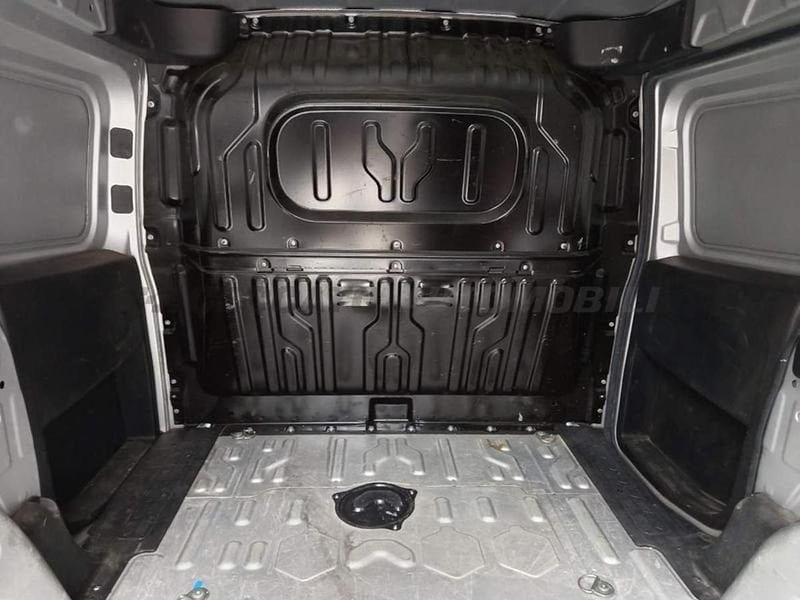 Usata Fiat Doblò 95 CV (69 kW) 2018 Argento Monovolume